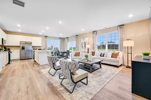 916 Juniper Dr, Sycamore, IL 60178 - Photo 2