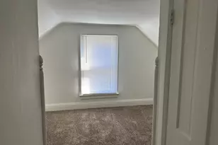 309 W Pleasant St, Freeport, IL 61032 - Photo 22