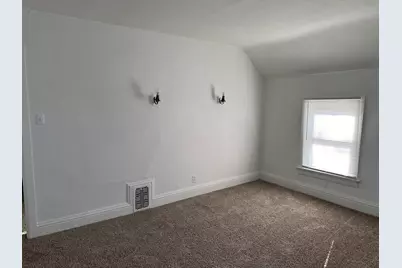 309 W Pleasant Street, Freeport, IL 61032 - Photo 16