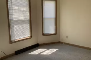 309 W Pleasant St, Freeport, IL 61032 - Photo 6