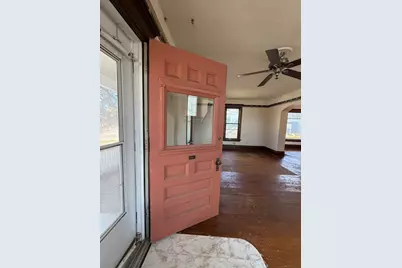 412 W Elm Street, Sycamore, IL 60178 - Photo 4