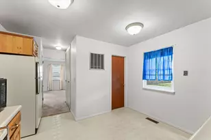 1007 Holiday Dr, Champaign, IL 61821 - Photo 16