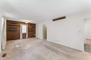 1007 Holiday Dr, Champaign, IL 61821 - Photo 10