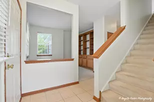 509 Legend Ln, McHenry, IL 60050 - Photo 4