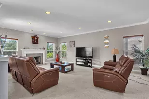 240 Hearthstone Dr, Bartlett, IL 60103 - Photo 4