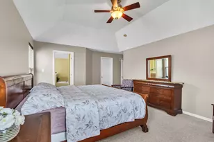 240 Hearthstone Dr, Bartlett, IL 60103 - Photo 16