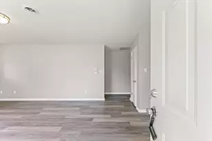 809 S Victor St, Champaign, IL 61821 - Photo 4