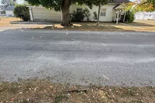 401 Adams St, Humboldt, IL 61931 - Photo 2