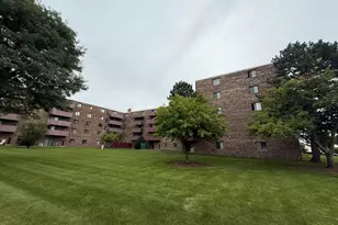 1460 Fairlane Dr, Schaumburg, IL 60193 - Photo 2