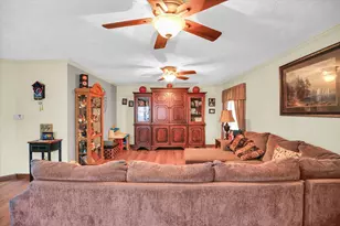 2128 Bonnie Ln, Monticello, IL 61856 - Photo 10