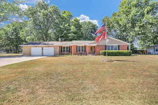 2128 Bonnie Ln, Monticello, IL 61856 - Photo 2