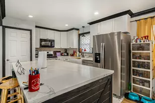 309 Streamside Dr, Harvey, IL 60426 - Photo 6