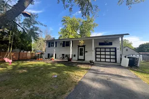 19 Wyndham Dr, Montgomery, IL 60538 - Photo 2