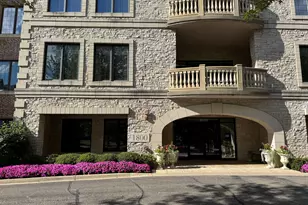 1800 Amberley Ct, Lake Forest, IL 60045 - Photo 2