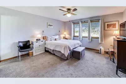 10524 Camelot Street, Westchester, IL 60154 - Photo 16