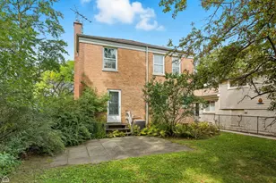 8301 Karlov Ave, Skokie, IL 60076 - Photo 18