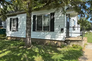 917 Johnson St, Streator, IL 61364 - Photo 2