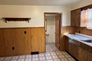 917 Johnson St, Streator, IL 61364 - Photo 6