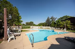 47 W Pier Dr, Westmont, IL 60559 - Photo 4