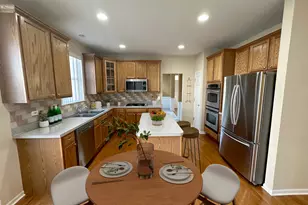 331 Parkstone Dr, Cary, IL 60013 - Photo 6