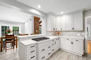 9445 Avers Ave, Evanston, IL 60203 - Photo 16