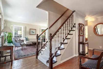 8 The Court Of Charlwood, Northbrook, IL 60062 - Photo 6