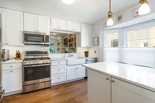 8 The Court of Charlwood, Northbrook, IL 60062 - Photo 8