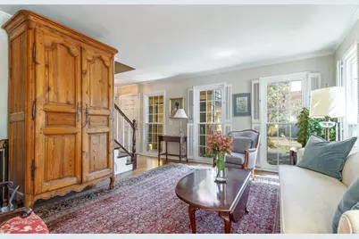 8 The Court Of Charlwood, Northbrook, IL 60062 - Photo 4