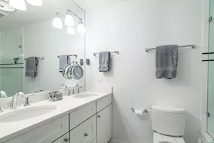 8 The Court of Charlwood, Northbrook, IL 60062 - Photo 16