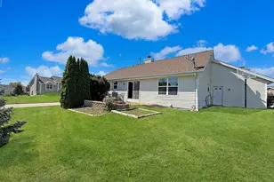 12432 Barberry Dr, Winnebago, IL 61088 - Photo 2