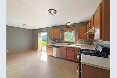 12432 Barberry Drive, Winnebago, IL 61088 - Photo 4