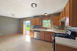 12432 Barberry Dr, Winnebago, IL 61088 - Photo 4