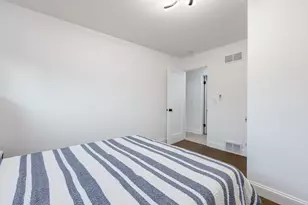 8461 Gross Point Rd, Skokie, IL 60077 - Photo 18