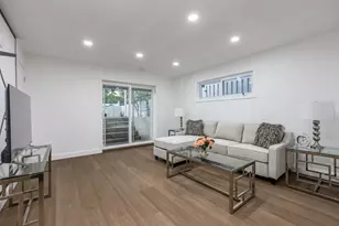 8461 Gross Point Rd, Skokie, IL 60077 - Photo 24