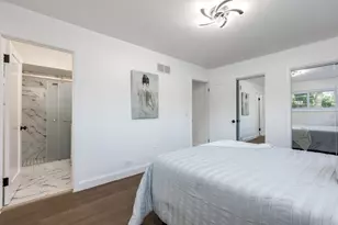 8461 Gross Point Rd, Skokie, IL 60077 - Photo 14