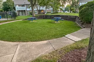 174 Hemingway Ct, Vernon Hills, IL 60061 - Photo 36