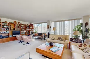 601 E 32nd St, Chicago, IL 60616 - Photo 6