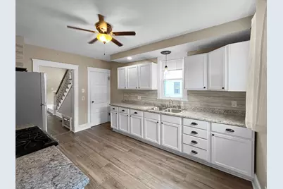 703 W Cottonwood Street, Freeport, IL 61032 - Photo 6