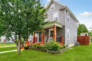 703 W Cottonwood St, Freeport, IL 61032 - Photo 2