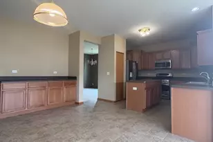 211 Leah Ct, Sycamore, IL 60178 - Photo 6