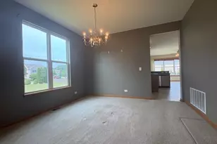 211 Leah Ct, Sycamore, IL 60178 - Photo 4