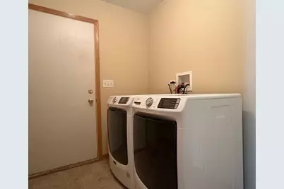 211 Leah Court, Sycamore, IL 60178 - Photo 12