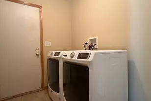 211 Leah Ct, Sycamore, IL 60178 - Photo 12