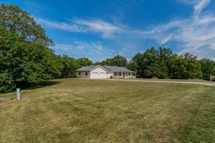 5897 Country Meadow Ln, Clifton, IL 61727 - Photo 38