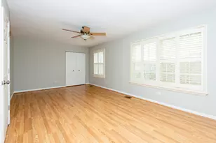 992 McPhee Dr, Lake in the Hills, IL 60156 - Photo 10