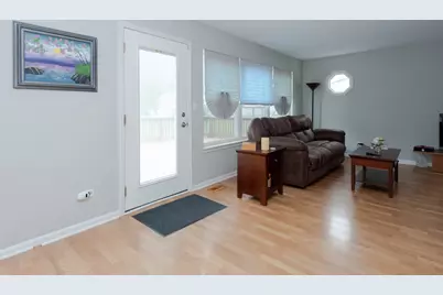 992 McPhee Drive, Lake in the Hills, IL 60156 - Photo 8