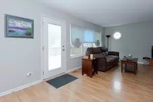 992 McPhee Dr, Lake in the Hills, IL 60156 - Photo 8