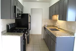 187 Pickwick Dr, Schaumburg, IL 60193 - Photo 2