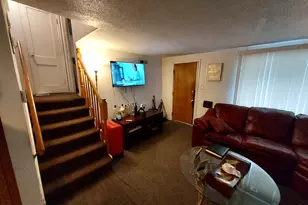 9834 S Oglesby St, Chicago, IL 60617 - Photo 6