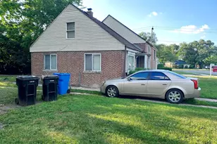 9834 S Oglesby St, Chicago, IL 60617 - Photo 2